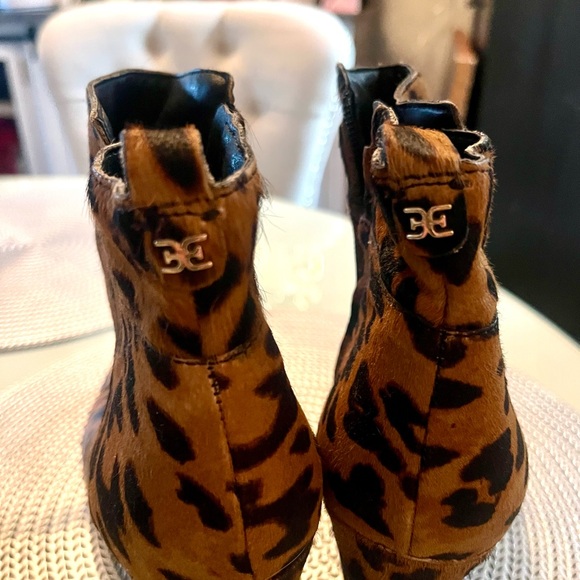SAM EDELMAN Sianna Leopard Cheetah Calf Hair Booties Heeled Ankle Boots 8 - Picture 3 of 6
